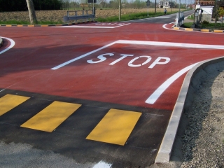 Segnaletica orizzontale Segnaletica orizzontale