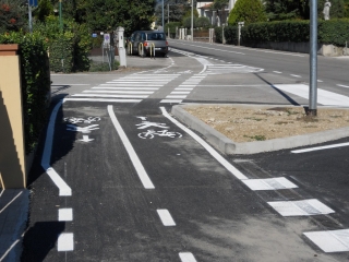 Segnaletica orizzontale Segnaletica orizzontale