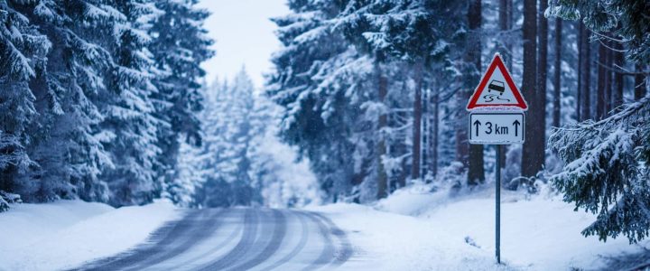 Segnaletica stradale adatta alle esigenze locali e culturali