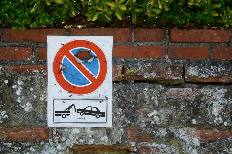 Passo carrabile: quanto costa e come richiederlo | Guida