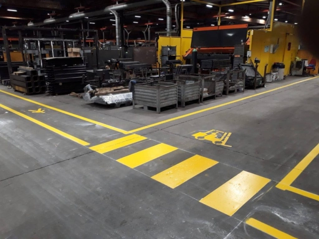 Segnaletica orizzontale aziendale interna percorsi di sicurezza