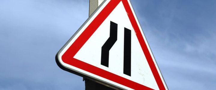 Strettoia a sinistra