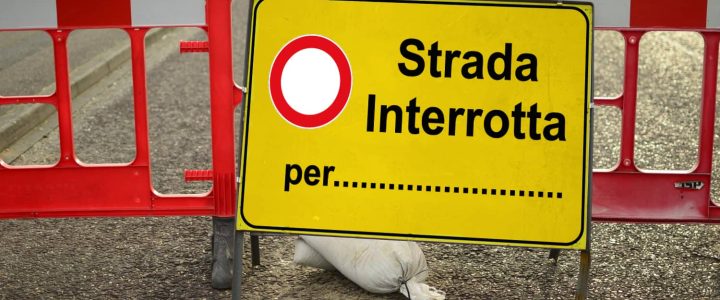 Segnale strada interrotta