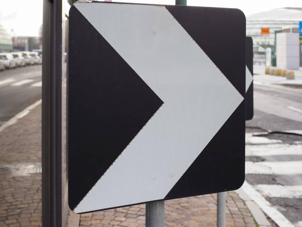 Delineatore modulare di curva Codice della Strada