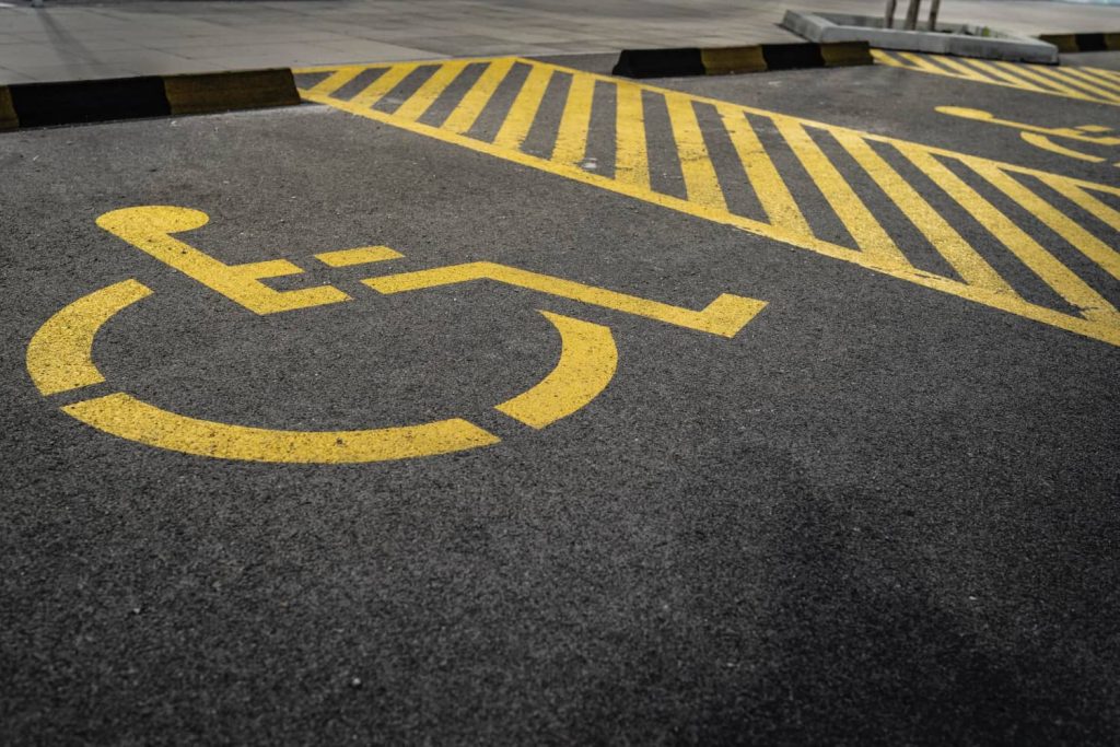 Dimensioni parcheggio auto disabili