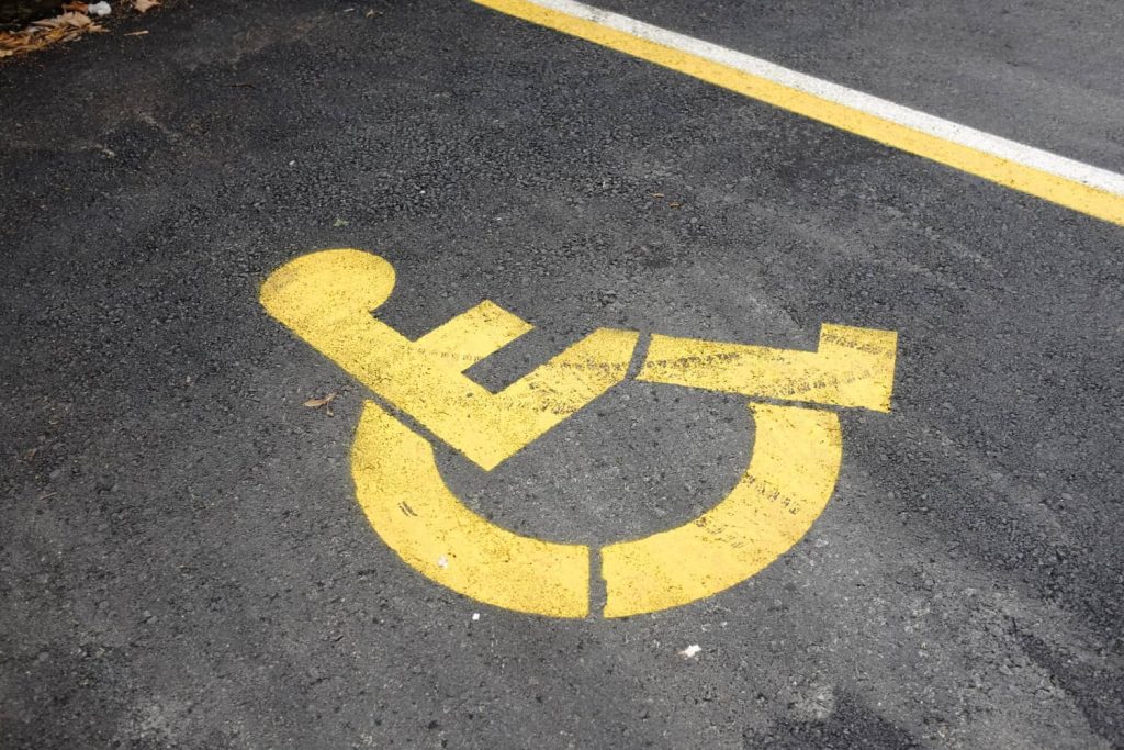 Dimensioni parcheggio disabili normativa