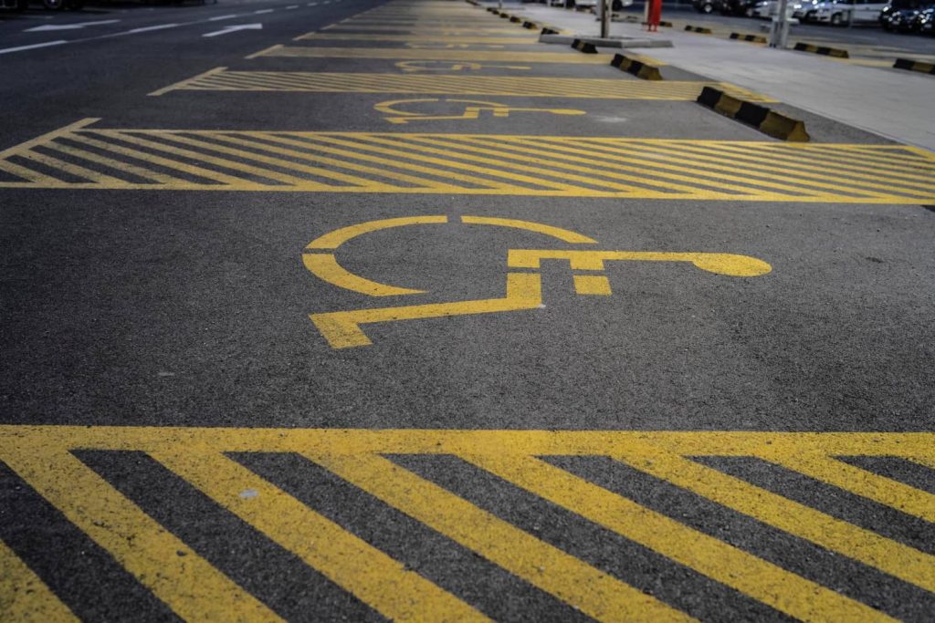 Parcheggio per disabili dimensioni